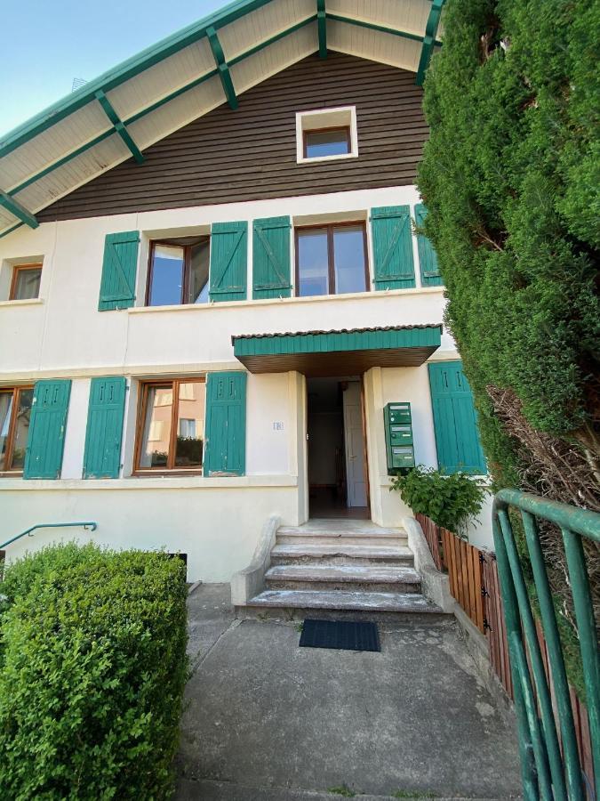Les Brimbelles Apartment